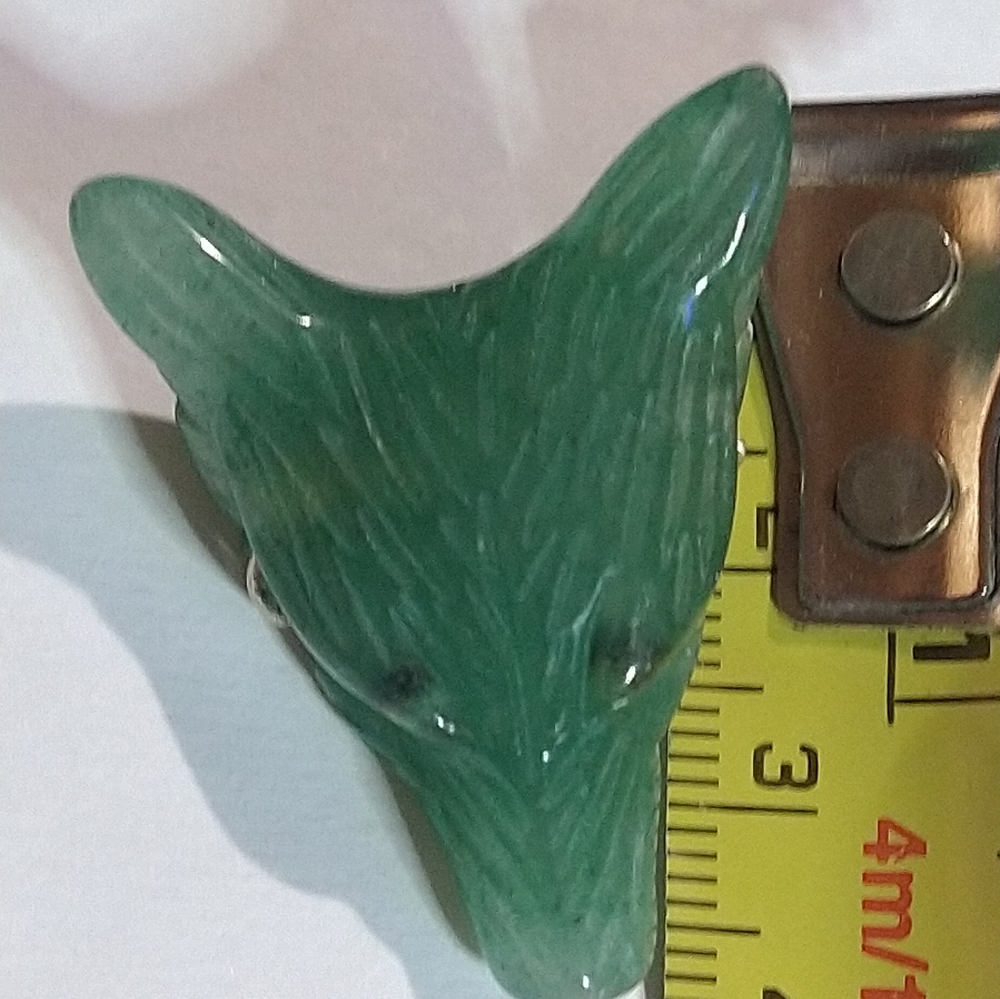 CARVED WOLVES HEAD/NATURAL MOOKITE, AVENTURINE OR LABRADORITE